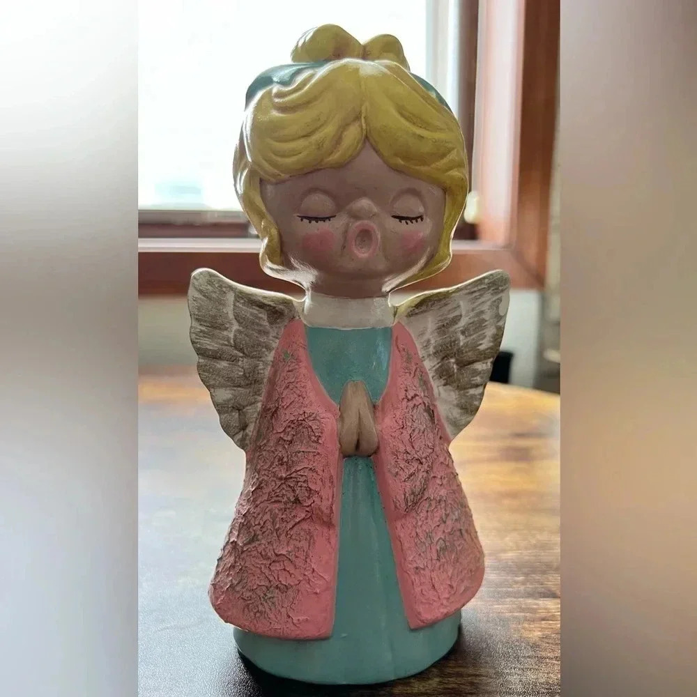 VINTAGE: praying ceramic Christmas Angel figurine.​